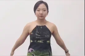 辣目洋子成功引领新时尚，跳舞轻松上热搜，穿的裙子也很有个性图片