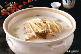 清炖老鸭汤，切记“3不放，加3样”的窍门，鸭汤浓香味道正，不腥图片