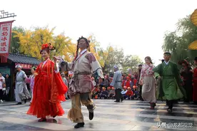 河南男子演乞丐八年成网红，为演传神曾街头偷师，自饿三天不吃饭图片