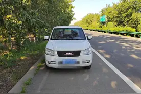 应急车道不是休息区 停车睡觉要不得图片