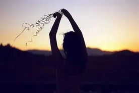 三行情书，阳光温暖了世间，却暖不了你的心图片
