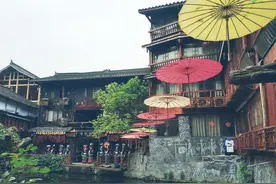 南山风景名胜区一部分，是目前中国乃至全世界最大的苗族聚居村寨图片
