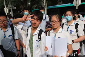 宁波中考首日 | 记者现场直击：家长们变得淡定多了，老师的祝福很温馨图片