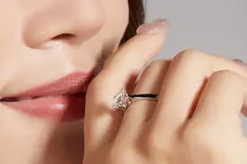 戒指的戴法和意义都不同，千万不要戴错了哦图片