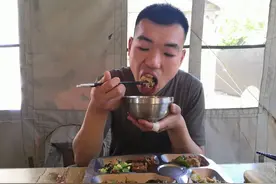 部队野外驻训吃得咋样？变化看得见！图片