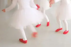 奉天劳伦斯：我永远是一个蜷曲在黑暗角落里的倾听者图片