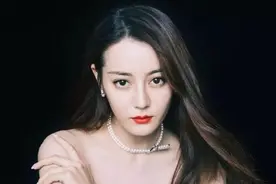 妆容越淡人气越高？速学周冬雨的淡妆技巧，做个“伪素颜”女神图片