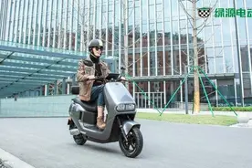 售价4299元，续航120公里，电量显示精准，绿源S30测评图片