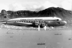 1954年国泰客机被中国空军误击坠毁，引发海南岛中美空战图片
