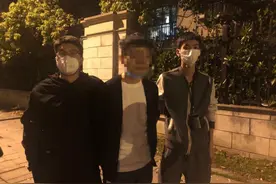 小心 “情场老炮”  租特斯拉开撩90后美女主播  看看高富帅的他是如何赢得女人的芳心！图片