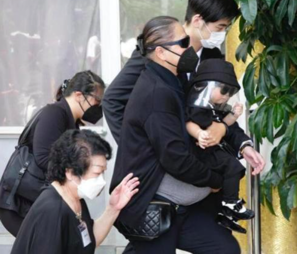 “小太妹”何超盈的混乱情史