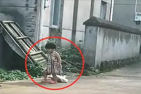 假期把女儿送到乡下婆婆家，再见时，已是小可爱变“村花”图片