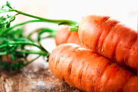 小媳妇包猪肉胡萝卜包子，孩子们喜欢，做法简单营养丰富，还明目图片