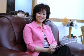 这位福清的奇女子，曾在曹德旺公司打工，如今成为知名企业家图片