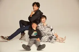 陈龙、章龄之为大儿子酒酒庆祝8岁生日，分享全家福幸福温馨图片