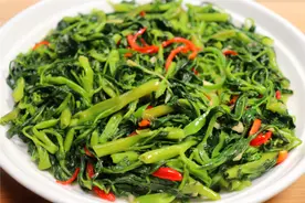 为什么你炒的空心菜发黄又发黑？大厨教你这一招，青菜翠绿又清爽图片