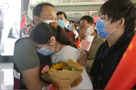 今天，英雄凯旋！驰援武汉又转战绥芬河，海淀社区医生平安归来！图片