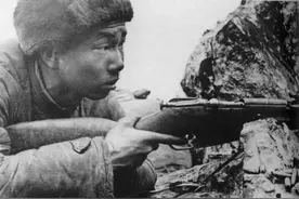 20岁新兵被称“天才狙击手”，皮定均不信跟他打赌，输了双皮鞋图片