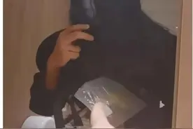 男子躲女厕偷拍？一博主出手：你打不过我的图片