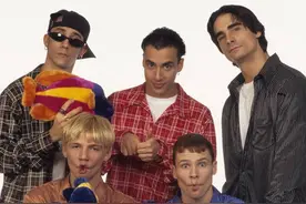 “后街男孩”过去和现在，今昔对比，曾经的翩翩少年变成油腻大叔图片