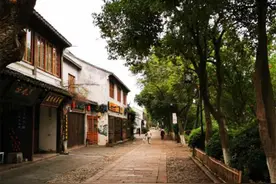 影子“风水师”骗局：戏精男子“一人分饰多角”骗财骗色图片