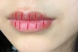 口红常见的4种错误涂法，就算是300块的口红都拯救不了图片