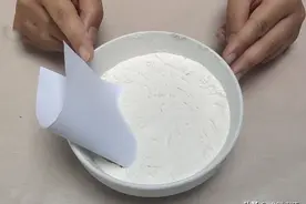 吃了30年的面粉，才知道面粉里放入一张纸，不生虫不结块，超实用图片