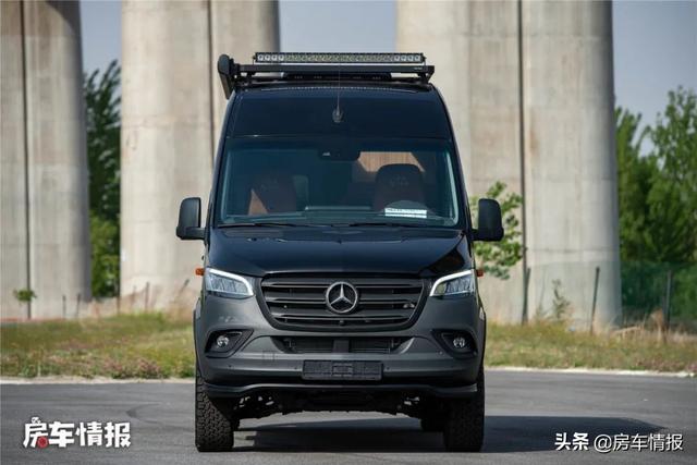 峰值扭矩1000牛米的房车见过么？配4驱厨卫齐全住2人，这品牌够硬