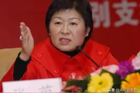她是中国第一位女首富，身价790亿，却早已移民美国图片