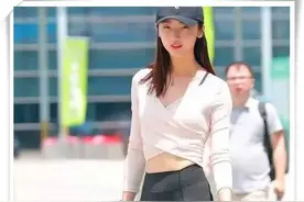 抖音“运动女神”火了，穿搭既减龄又甜美，既时尚又有少女感图片