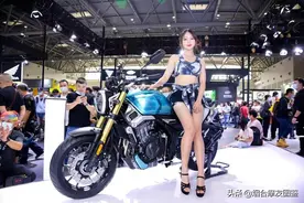 摩博会上隆鑫中量级复古车500AC大放光彩，机车模特实力抢镜图片