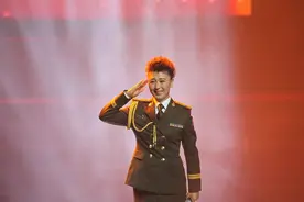 20岁嫁大10岁富商，45岁拼命生二胎，生活却遭婚变，闫学晶咋了？图片