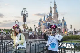 上海迪士尼乐园和迪士尼小镇11月3日起恢复运营图片