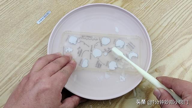 透明手机壳脏了怎么办