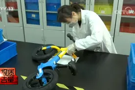 央视点名！这款儿童玩具70%以上不合格，长期接触可能致癌图片