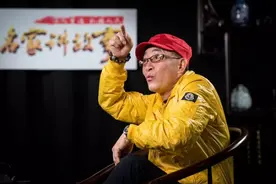六小龄童讽刺周星驰，称孙悟空不会横担着金箍棒，结果被原著打脸图片