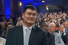 NBA名人堂 姚明 奥尼尔 讲话太搞笑了视频封面