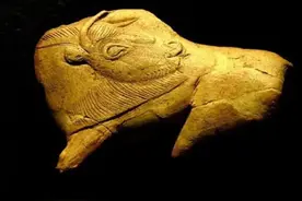 法国15000年前的雕刻，和一张照片惊人相似，史前文化太厉害了图片