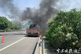 隧道内车辆自燃，驾驶员果断做了这件事，受到宁波交警点赞图片