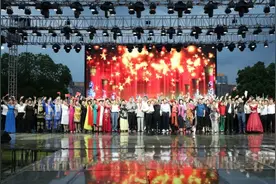 “百名戏曲艺术家同唱红色经典”演出活动震撼上演图片
