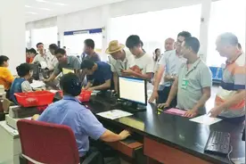 车管所上牌费只收130元，4S店为啥就要收上千元？自己上牌很难吗视频封面