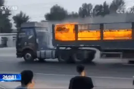 超级感动！冒死开起“火车”驶离闹市区的黑龙江汉子获赠一汽解放新车图片