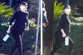 石头姐“露馅”了，怀孕街拍肚子圆润临产在即，穿瑜伽裤现好身形图片