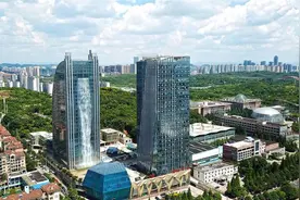中国最特殊瀑布，百米落差每日电费高达2万，路人：谁家水管爆了图片