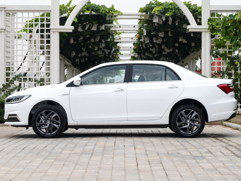 比亚迪全新秦家族_全新秦EV价格_新比亚迪f3哪个配置好