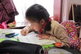 6岁女儿单独在家，突然有人送快递，她刚签完字，恐怖一幕发生了图片