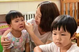 幼儿园蔓延的“新型危害”，孩子不懂得表达，痛苦只好压在心里图片