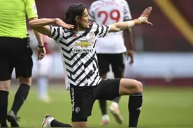 英超-曼联3-1逆转十人维拉 落后曼城10分 B费卡瓦尼破门图片