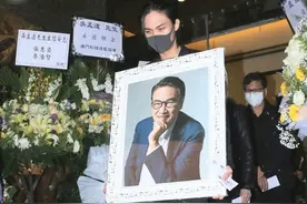 吴孟达出殡火化！众星赴灵堂送最后一程，吴君如坦言不敢瞻仰遗容图片
