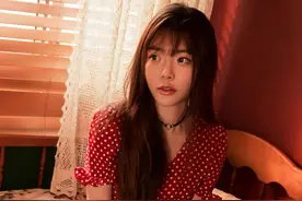 ​美女大学生兼职模特的故事图片